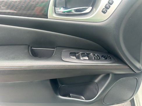 Used 2020 Nissan Pathfinder SL image 9
