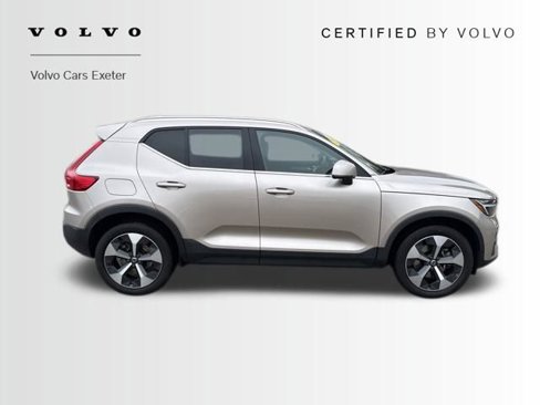Certified 2024 Volvo XC40 B5 Plus w/ Climate Package image 4