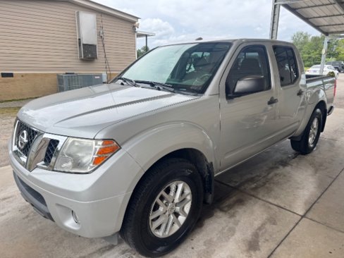 Used 2018 Nissan Frontier SV image 3