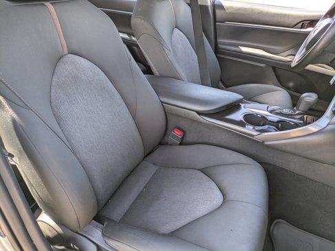 Used 2018 Toyota Camry LE image 10
