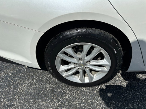 Used 2017 Chevrolet Malibu LT image 30
