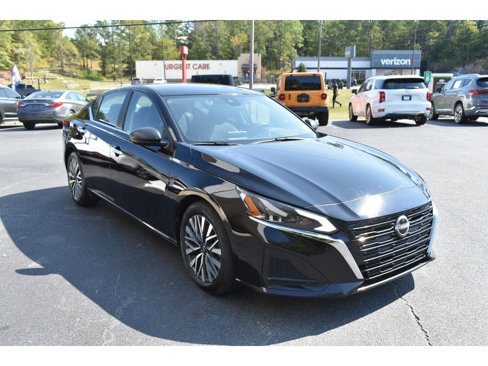 Used 2024 Nissan Altima 2.5 SV image 6