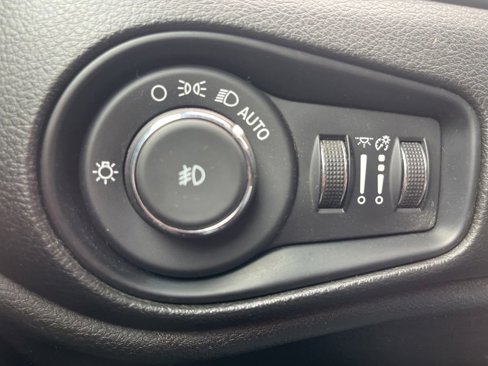 Used 2021 Jeep Renegade Latitude image 19