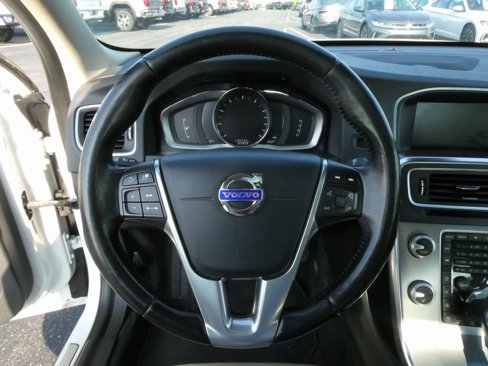 Used 2017 Volvo S60 T5 Inscription Platinum w/ Climate Package image 4