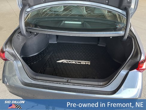 Used 2019 Toyota Avalon XLE image 13