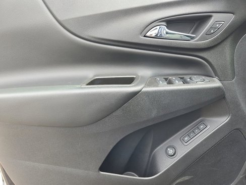 Used 2020 Chevrolet Equinox LT w/ Midnight Edition image 18