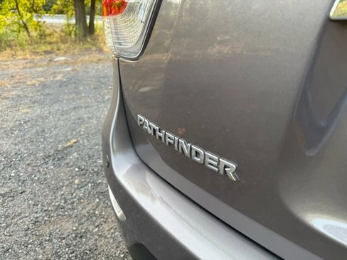 Used 2014 Nissan Pathfinder SV image 13