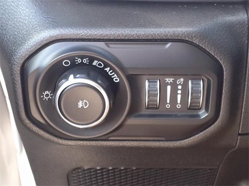 Used 2020 Jeep Wrangler Unlimited Sahara image 17