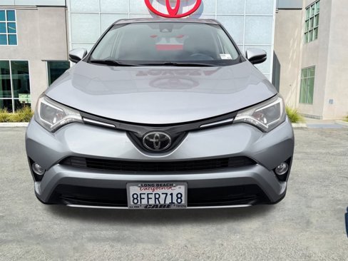 Used 2018 Toyota RAV4 XLE image 4