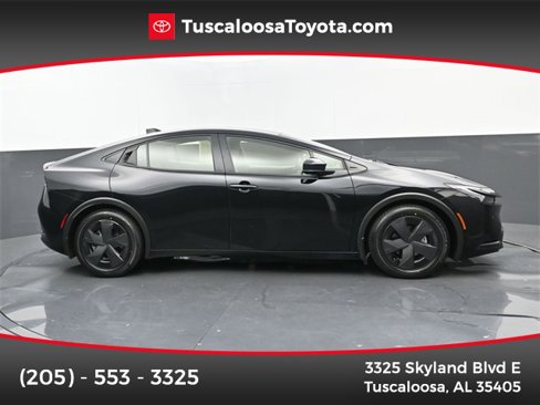 Used 2023 Toyota Prius LE image 1