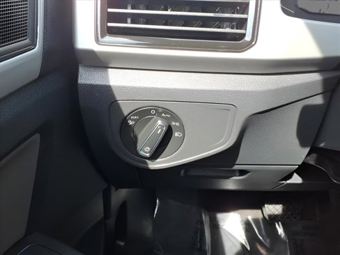 Used 2022 Volkswagen Atlas Cross Sport SE image 17