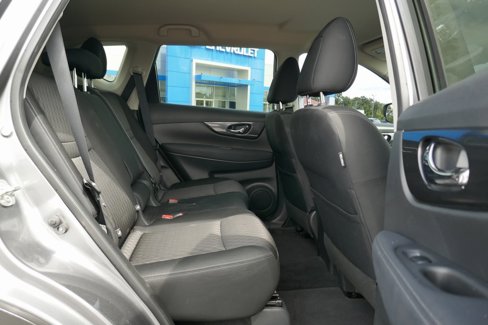 Used 2020 Nissan Rogue SV image 16