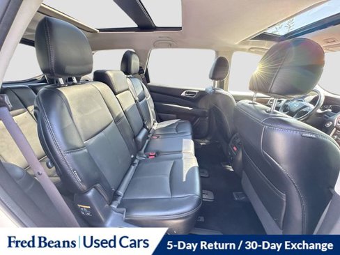 Used 2019 Nissan Pathfinder Platinum image 32
