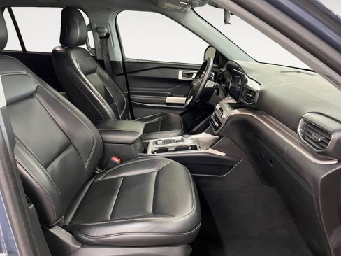 Used 2021 Ford Explorer XLT w/ Equipment Group 202A image 19