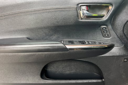 Used 2015 Toyota Avalon Limited image 11