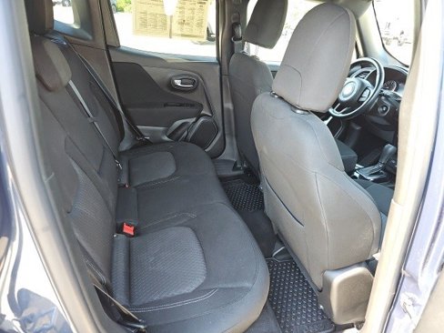 Used 2021 Jeep Renegade Latitude image 16