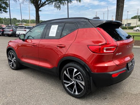 Used 2021 Volvo XC40 T5 R-Design w/ Advanced Package image 9