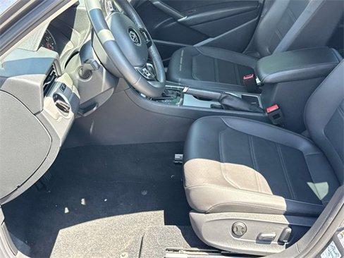 Certified 2022 Volkswagen Passat 2.0T SE image 23