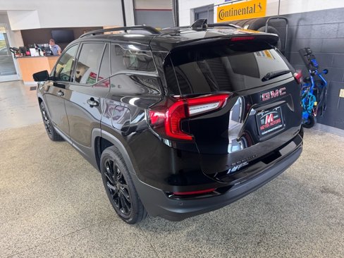 Used 2024 GMC Terrain SLT w/ Tech Package image 7