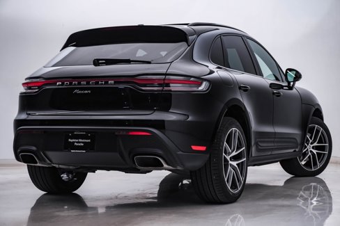 Certified 2025 Porsche Macan image 12