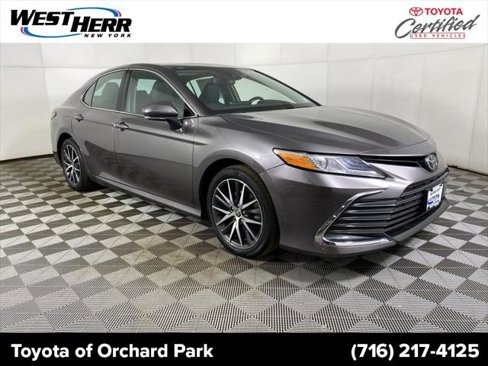 Certified 2022 Toyota Camry XLE image 1
