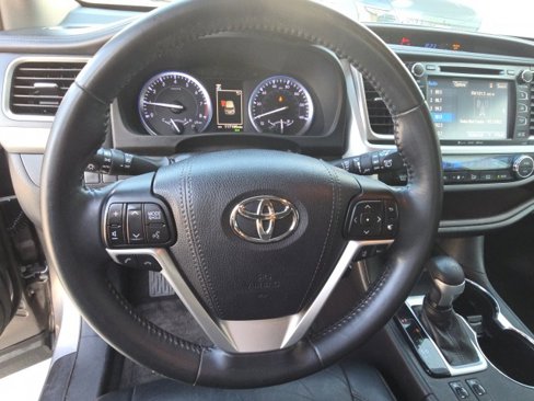 Used 2018 Toyota Highlander XLE image 21