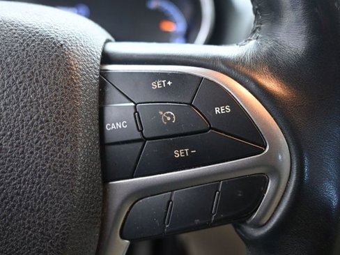 Used 2018 Jeep Grand Cherokee Limited image 21