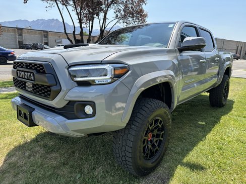 Used 2020 Toyota Tacoma Limited image 12