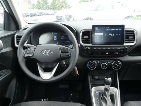New 2025 Hyundai Venue SE image 18