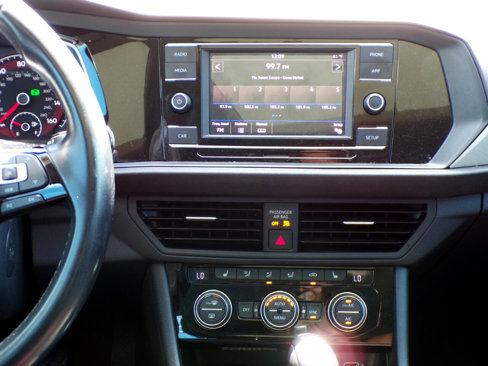 Used 2019 Volkswagen Jetta SE image 16