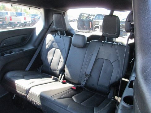Used 2018 Chrysler Pacifica Touring-L w/ Premium Audio Group image 19
