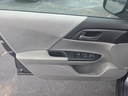 Used 2015 Honda Accord LX image 11