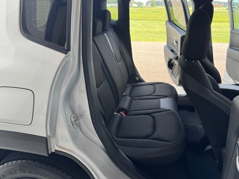 Used 2020 Jeep Renegade Altitude image 38