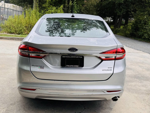 Used 2018 Ford Fusion SE image 3