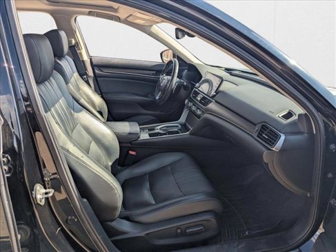 Used 2018 Honda Accord Touring image 18