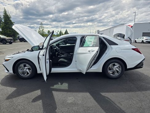 New 2025 Hyundai Elantra SE w/ Cargo Package image 16
