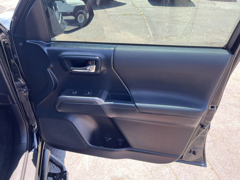 Used 2018 Toyota Tacoma TRD Off-Road image 22