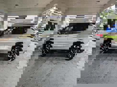 Used 2022 Mitsubishi Outlander SE image 3