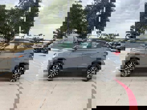 Used 2023 Nissan Kicks SV image 3