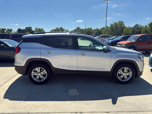 Used 2018 GMC Terrain SLE w/ Driver Convenience Package image 4