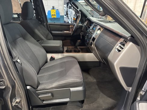 Used 2016 Ford Expedition XLT image 26