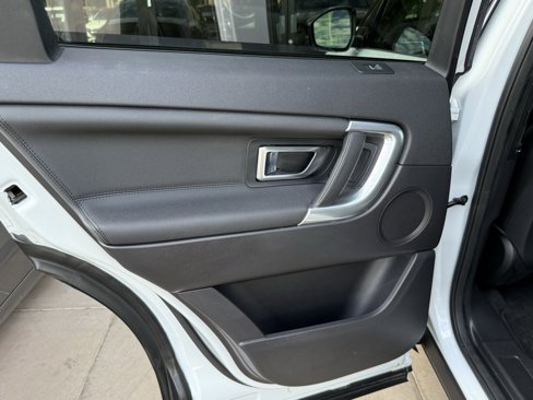 Used 2018 Land Rover Discovery Sport HSE image 24