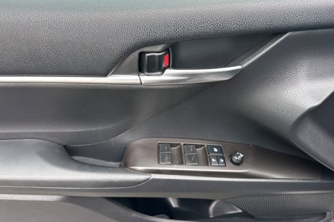 Used 2022 Toyota Camry SE image 13