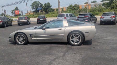 Used 2001 Chevrolet Corvette Coupe w/ Preferred Equipment Group1 image 16