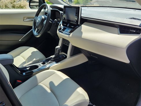Used 2022 Toyota Corolla Cross XLE image 16