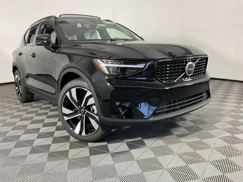 New 2025 Volvo XC40 B5 Plus w/ Protection Package Premier image 47