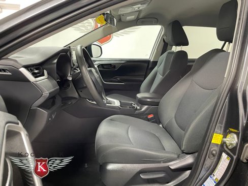 Used 2020 Toyota RAV4 LE image 11