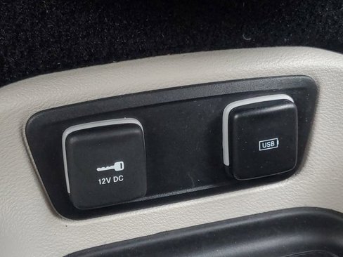 Used 2019 Chrysler Pacifica Touring-L image 27