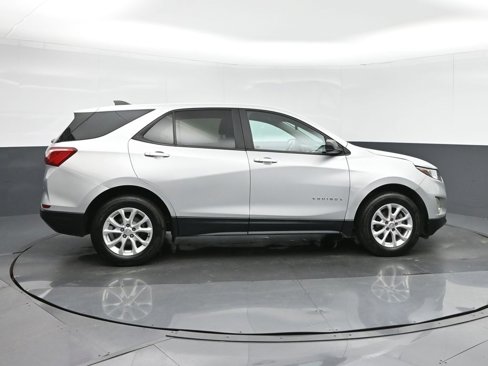 Used 2020 Chevrolet Equinox LS w/ LS Convenience Package image 8