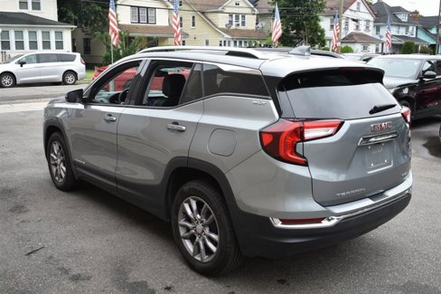 Used 2024 GMC Terrain SLT image 7